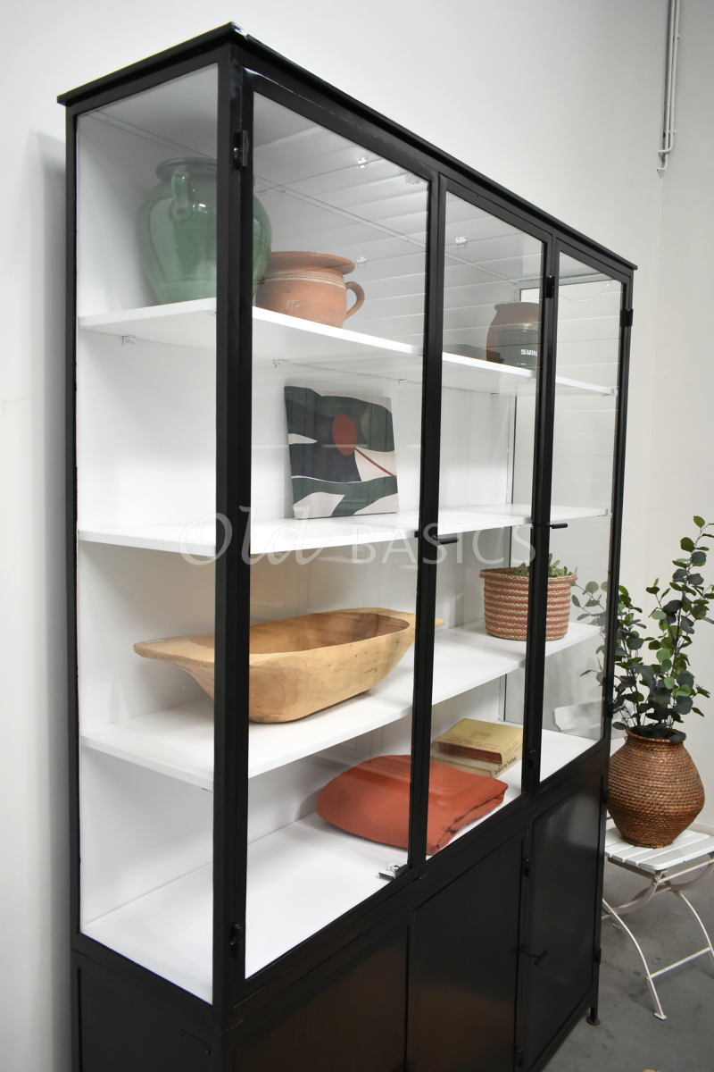 Detail van Apothekerskast Ilya trois NB Grand, zwart, materiaal staal